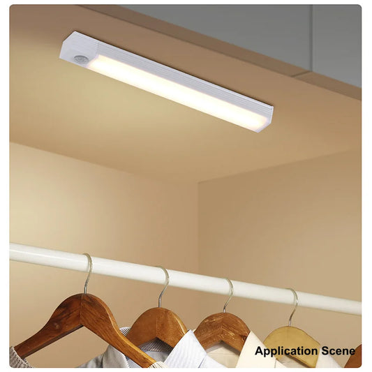 Luminária LED com Sensor de Movimento USB Type-C – Luz Noturna Portátil para Cozinha, Guarda-Roupa, Corredor e Quarto
